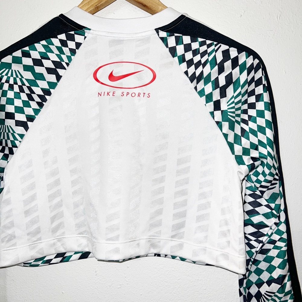 Nike sportswear geometric checkered green black and white long sleeve crop tee - Picture 9 of 10